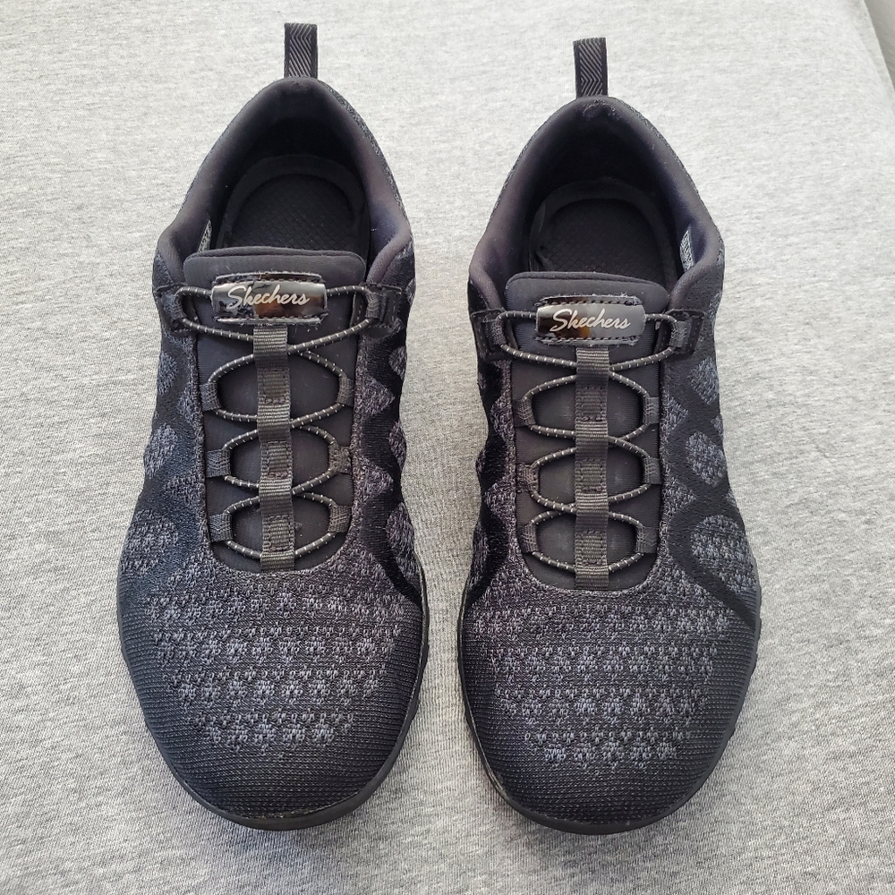 9.5 Skechers Breathe Easy InfiKnity Slip ons